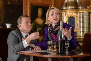 Recenze: Aristokratka ve varu vaří z vody. Vejdělkovi hrdinové nám kálí na hlavu, přesto jim máme fandit
